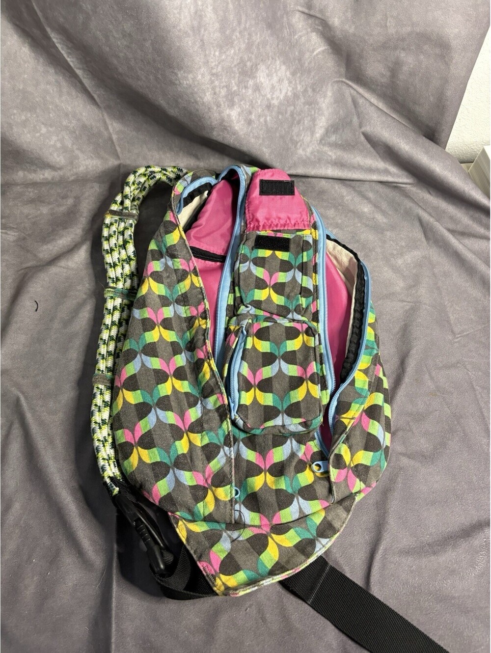 KAVU Rope Sling Bag Crossbody Backpack Multicolor Geometric Pattern - Picture 5 of 5